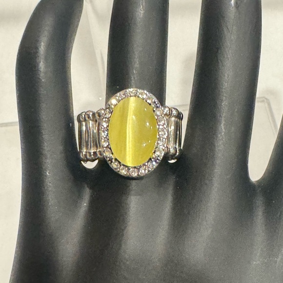 Elegant Yellow Stone Statement Ring - One Size Stretch Back - Picture 3 of 7